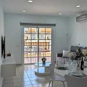 https://el-mirador-sea-view-heated-pools-and-air-conditioning.tenerifehoteles.net